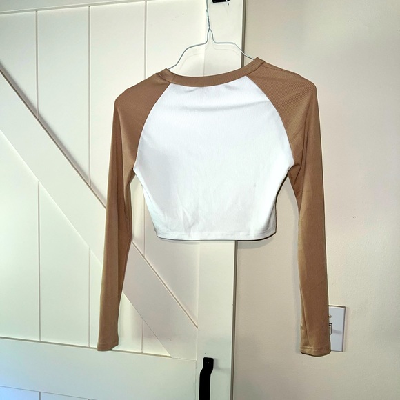 cropped angel baby tee❣️ - Picture 3 of 4